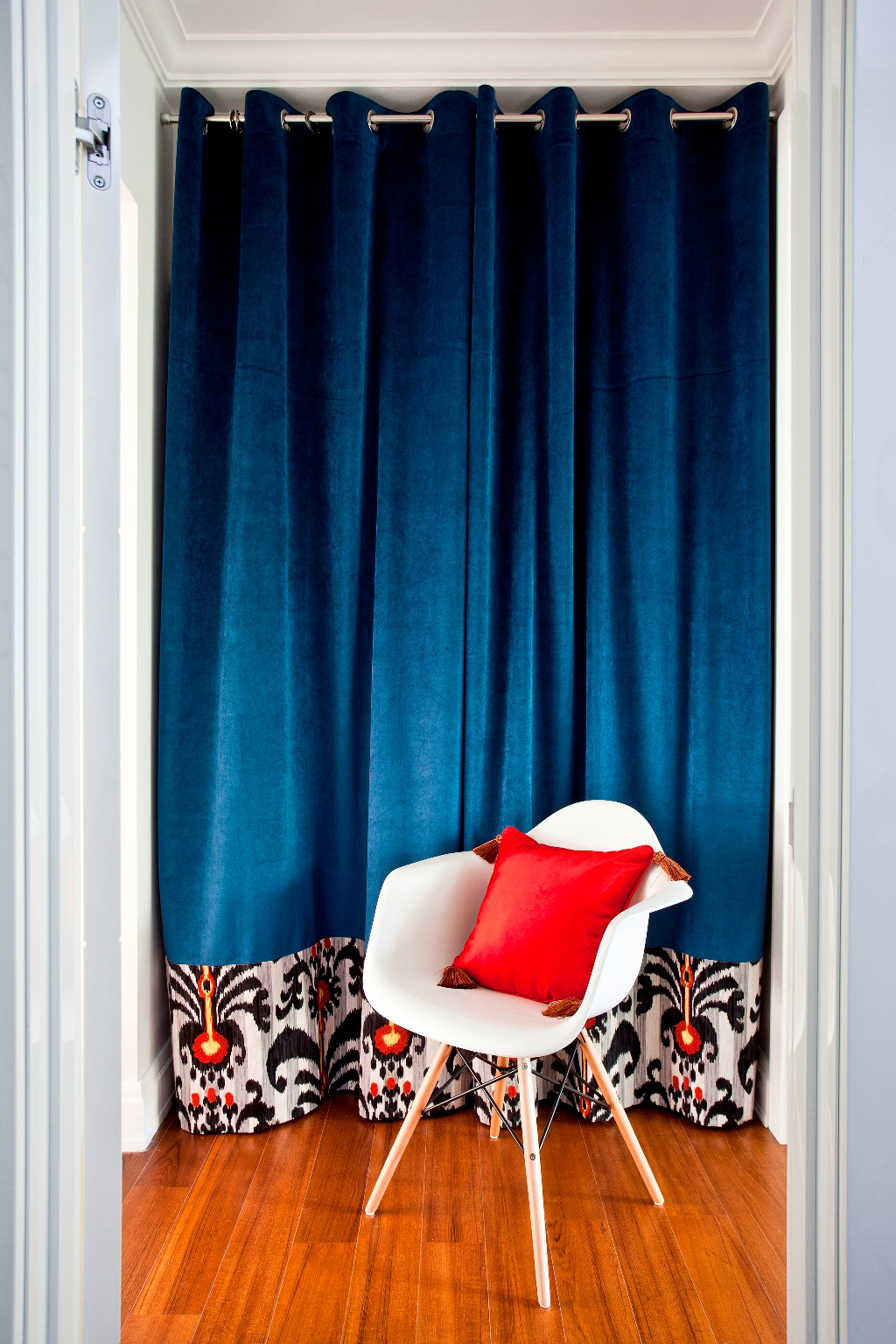 Коридор: портьера на люверсах для шкафа