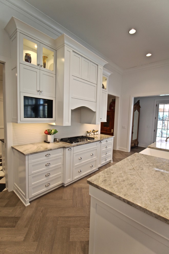 Kitchen - transitional kitchen idea in Omaha