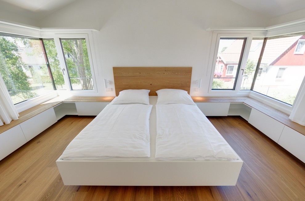 Minimalistisk inredning av ett sovrum