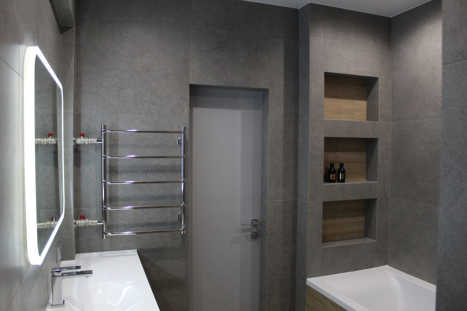 Четырехкомнатная в центре под ключ по дизайн-проекту