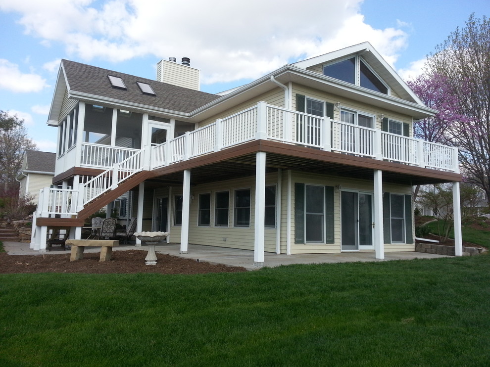 Example of a large classic backyard deck design in Omaha with no cover