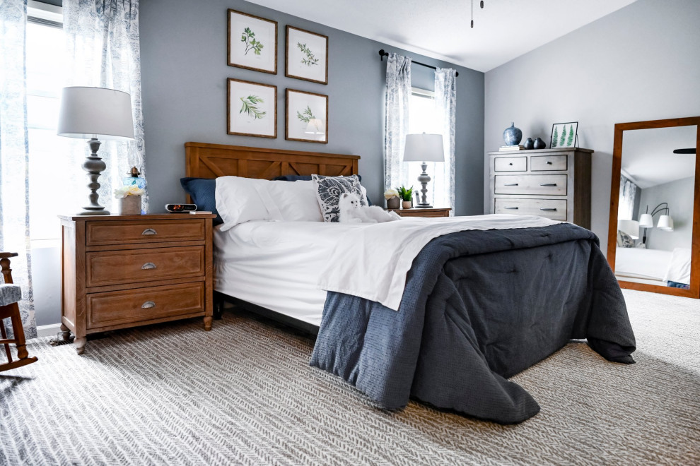Transitional home design photo in Chicago