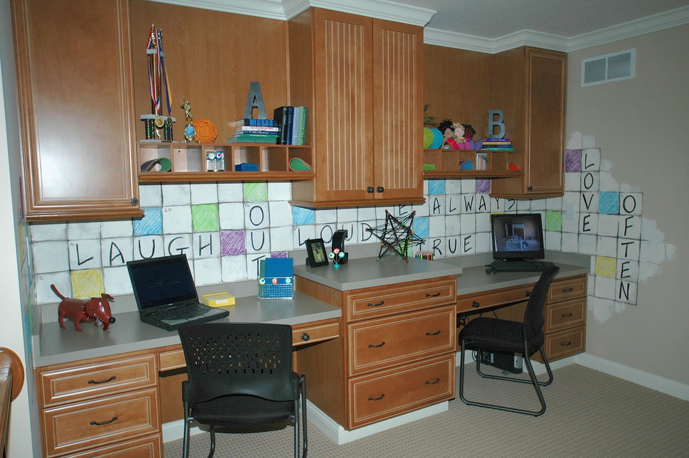 This is an example of a traditional home office in Columbus.