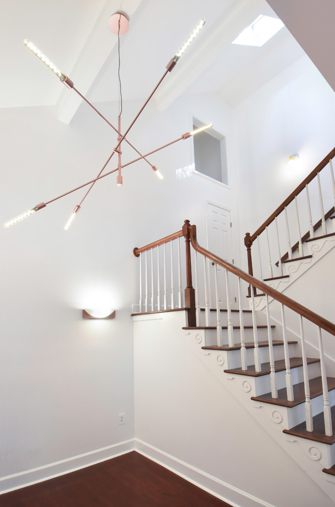 Example of an eclectic staircase design in Atlanta