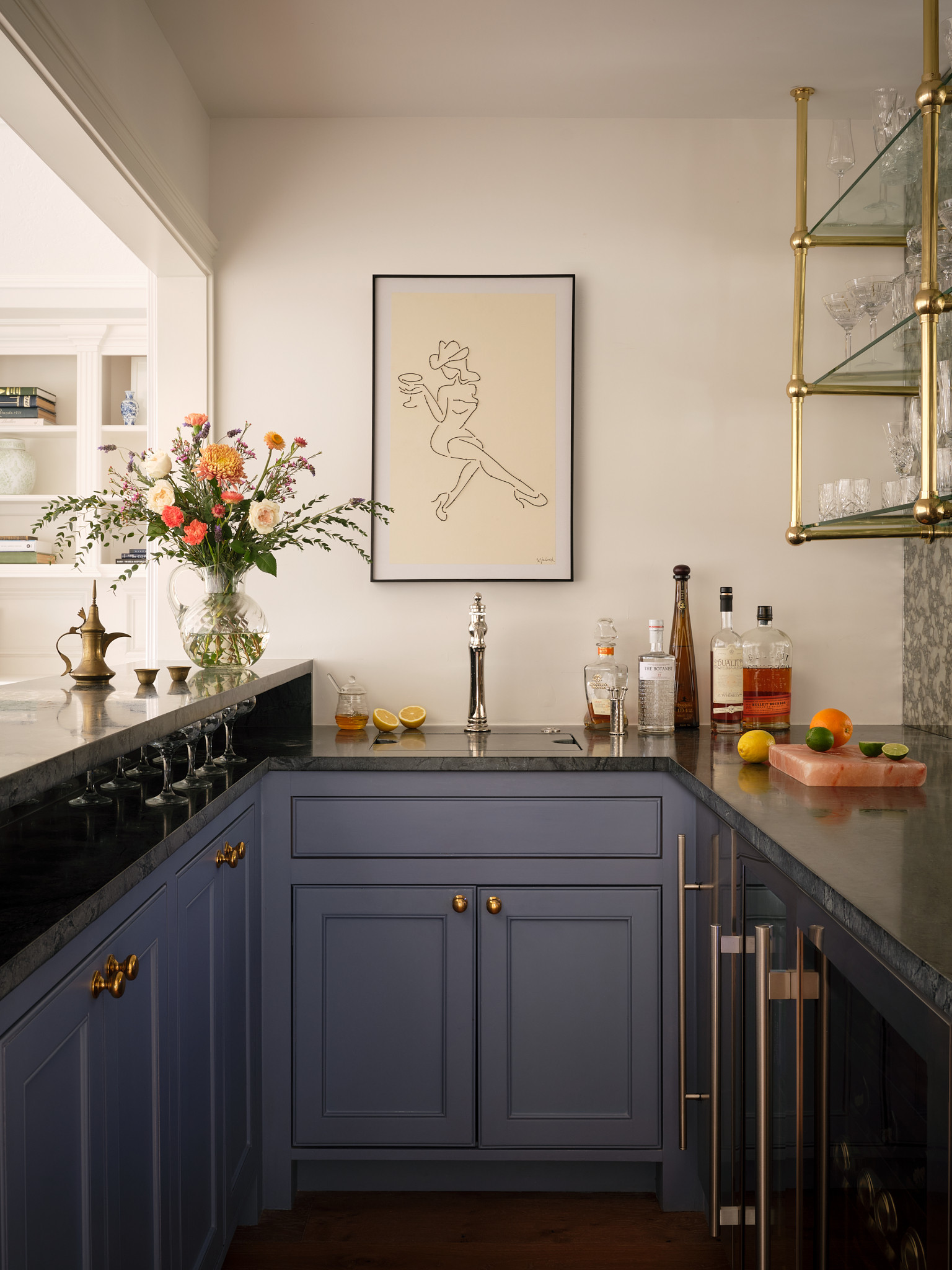 5 Stylish and Hardworking New Home Bars