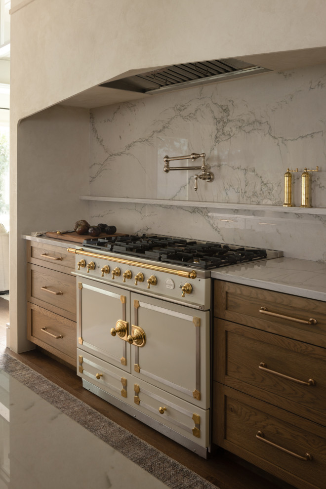 Kitchen - transitional kitchen idea in Orlando