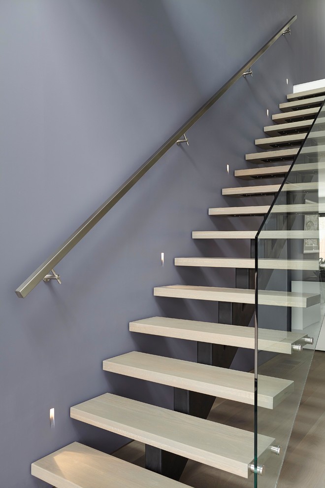 Mid-sized contemporary staircase in Toronto.