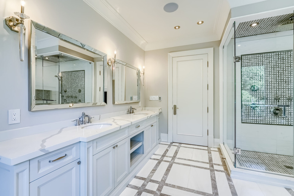 Transitional home design photo in Toronto