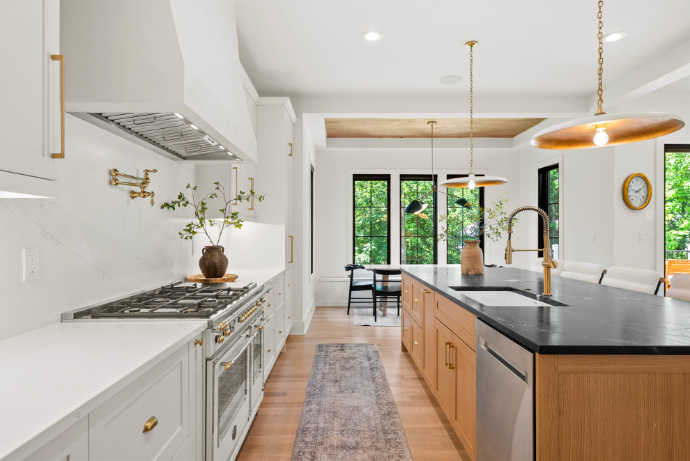 Example of a transitional kitchen design in DC Metro