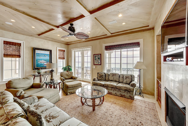 4744 Ocean Blvd maritim-vardagsrum
