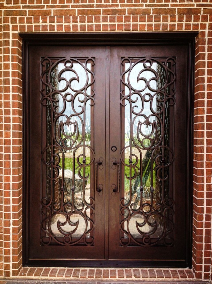 Transitional entryway photo in Austin