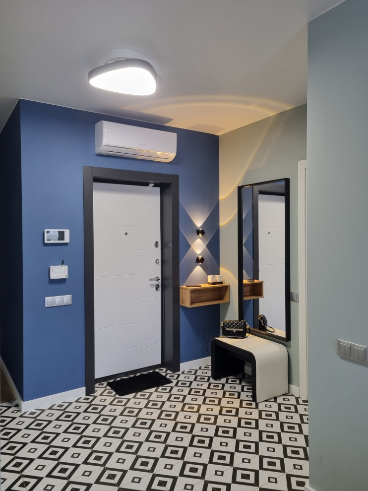 Яркая прихожая