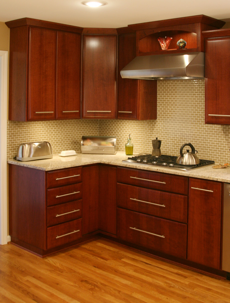 Transitional home design photo in Cincinnati