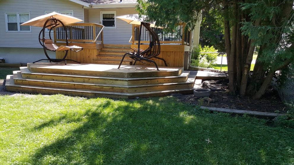 Inspiration for a craftsman deck remodel in Cedar Rapids