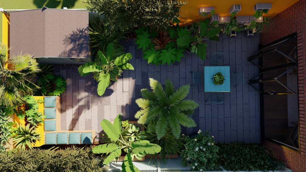 На фото: маленькая летняя фитостена на заднем дворе в стиле фьюжн с полуденной тенью, покрытием из каменной брусчатки и с деревянным забором для на участке и в саду
