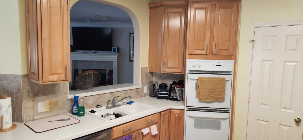 Kitchen - kitchen idea in Houston