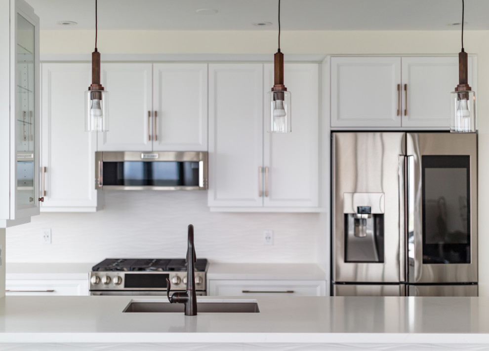 Inspiration for a transitional kitchen remodel in Toronto