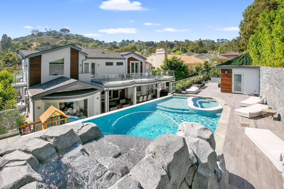 Беверли Хиллз - Лос Анджелес. Дом в современном стиле.