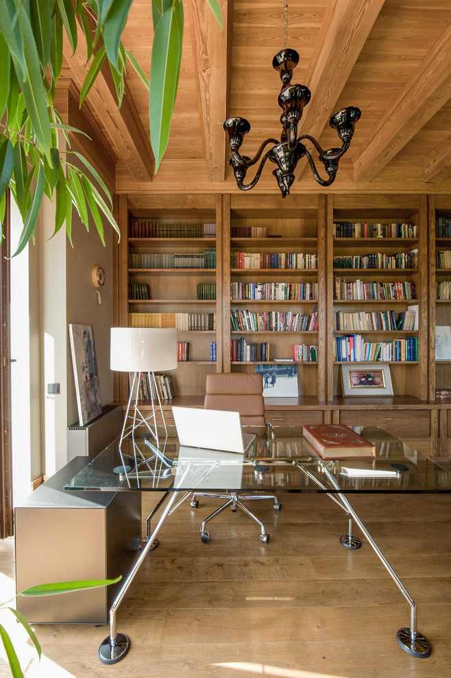 Inspiration for a contemporary home office in Moscow.