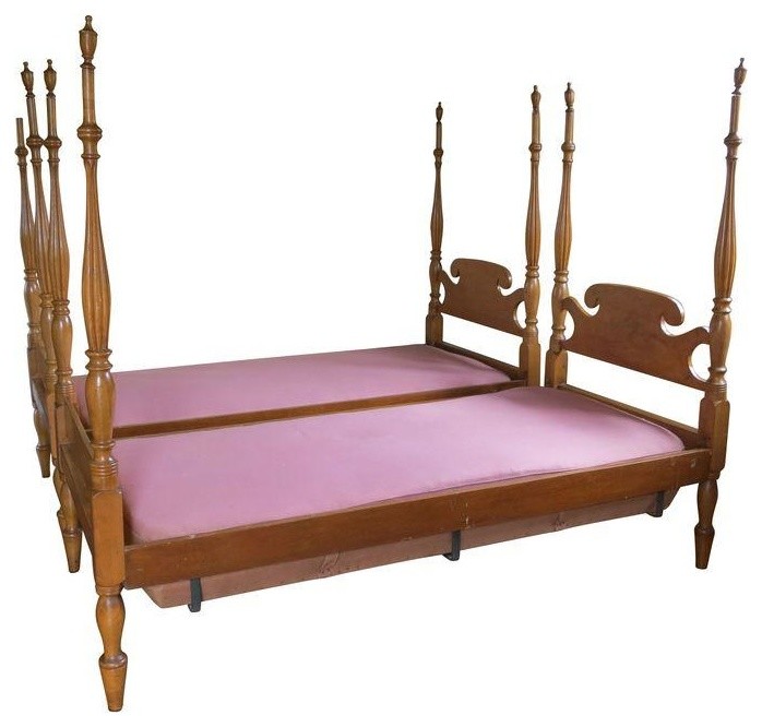 Pre-owned Twin Sheraton Style Maple Field Beds