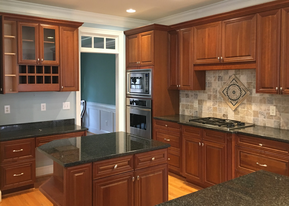 Kitchen - kitchen idea in Raleigh