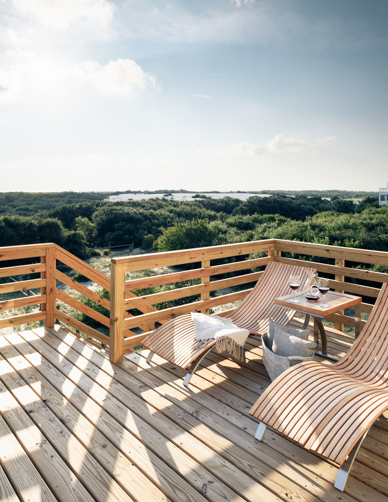 Small minimalist deck photo in Other with no cover