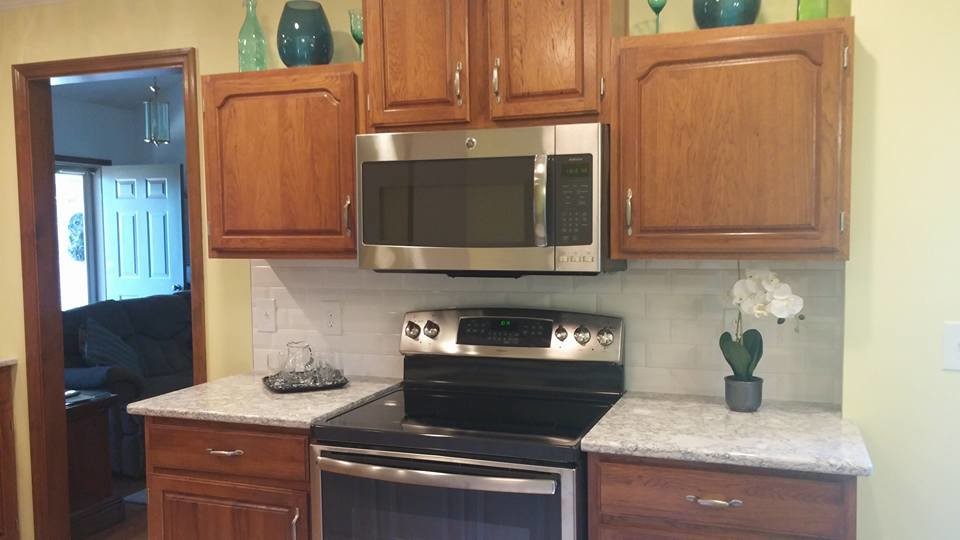Kitchen - transitional kitchen idea in Cincinnati