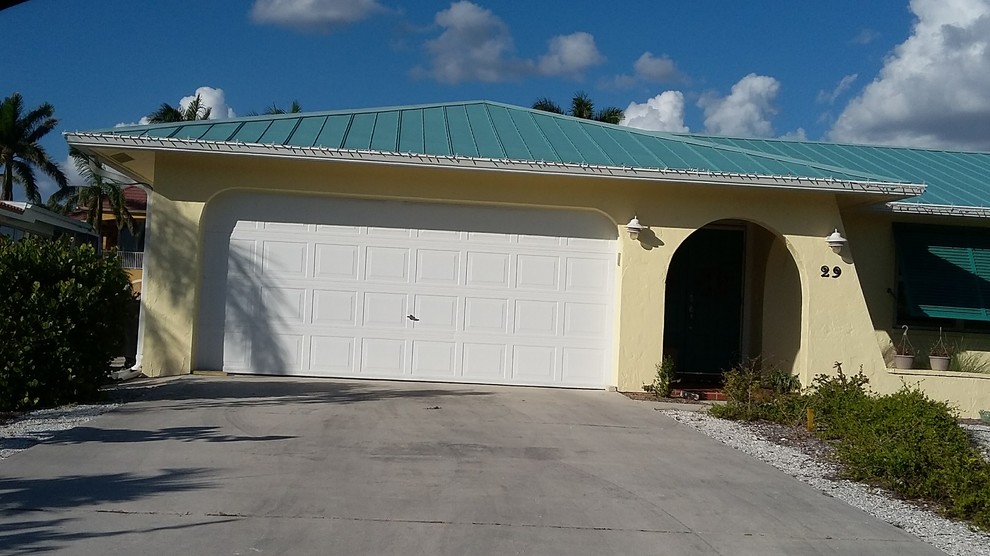 Teal metal roof! What color should I paint exterior? gray or yellow?