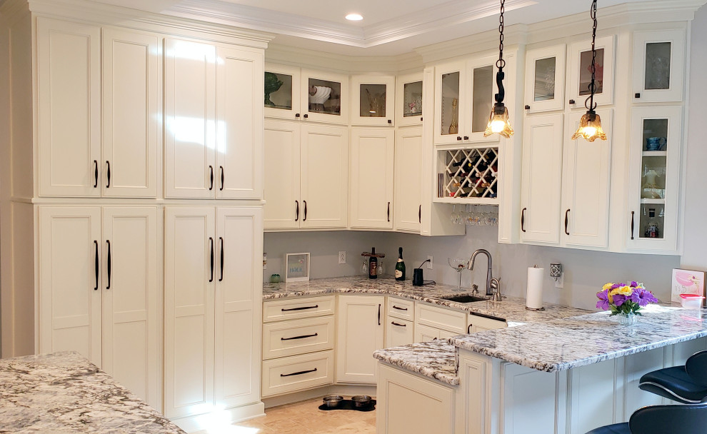 Kitchen - transitional kitchen idea
