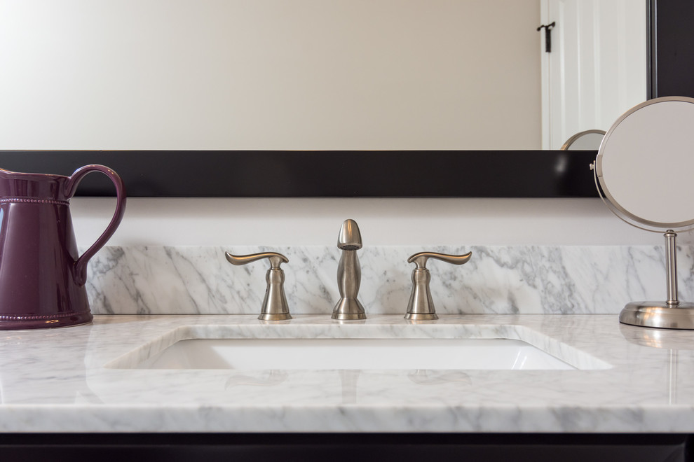 Inspiration for a transitional home design remodel in Detroit