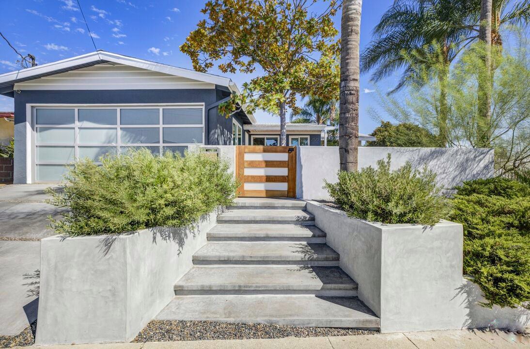 Mid-Century Modern Front Yard Remodel