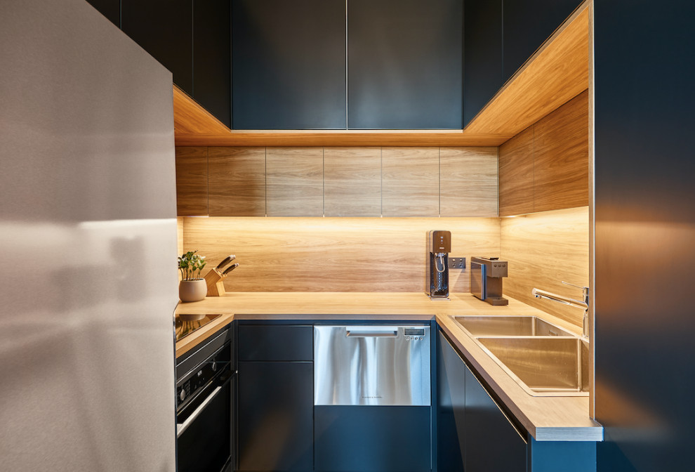 This is an example of a contemporary kitchen in Sydney.