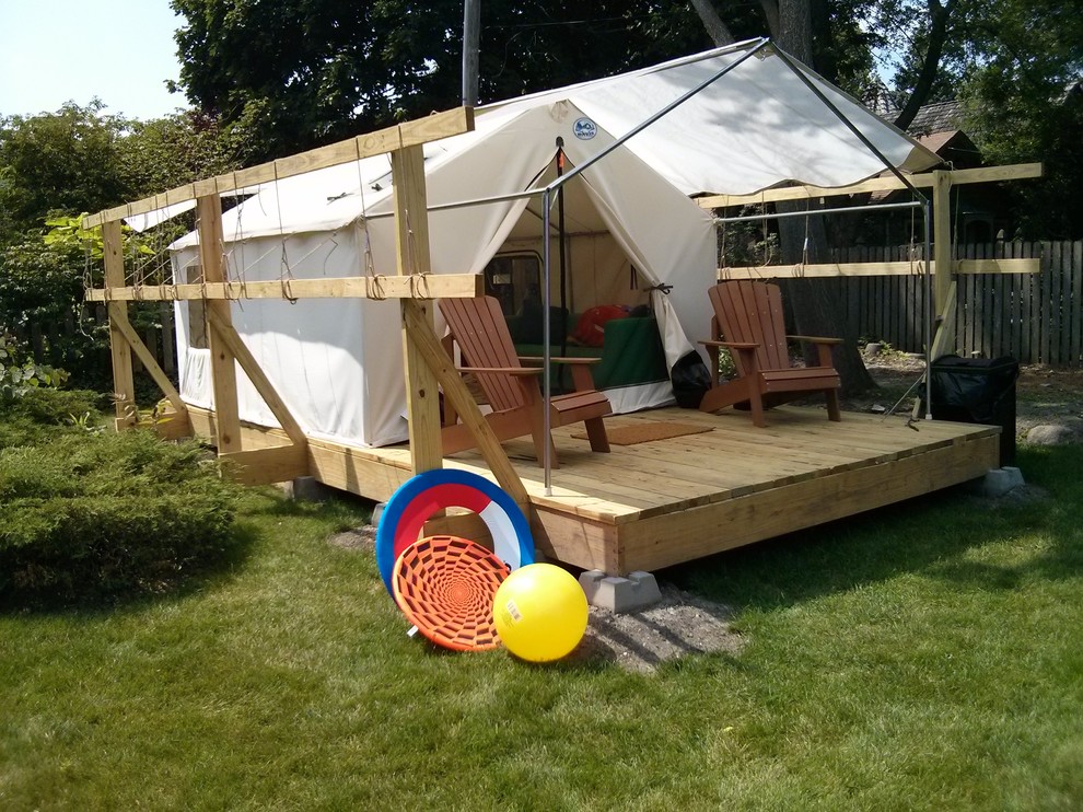 Inspiration for a rustic deck remodel in Chicago