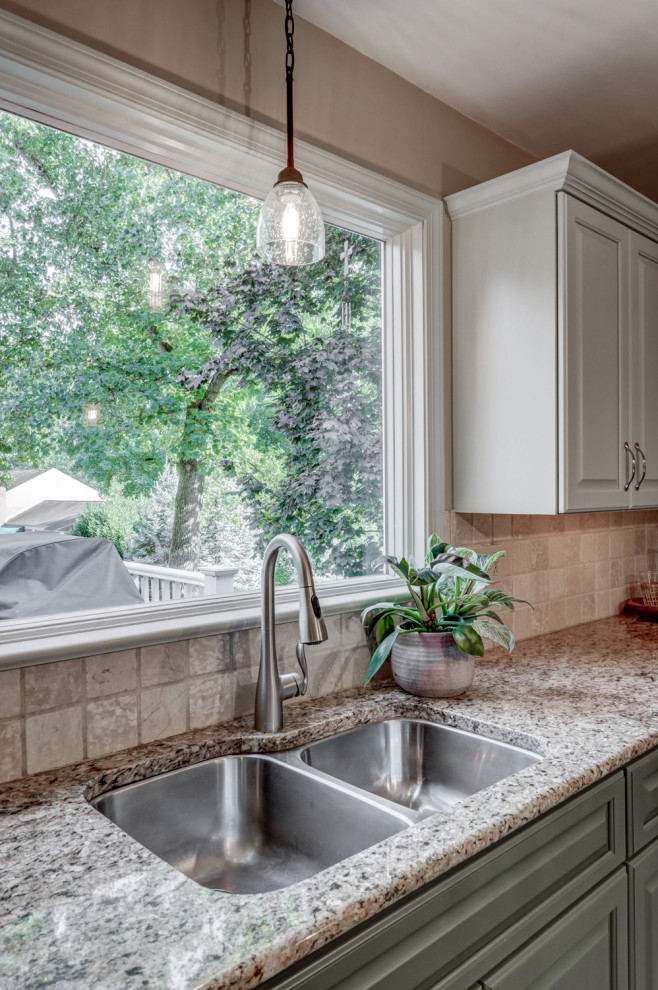 Laundry room - transitional laundry room idea