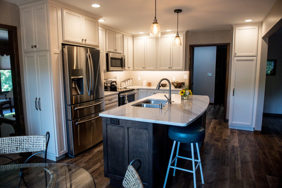 Kitchen - transitional kitchen idea