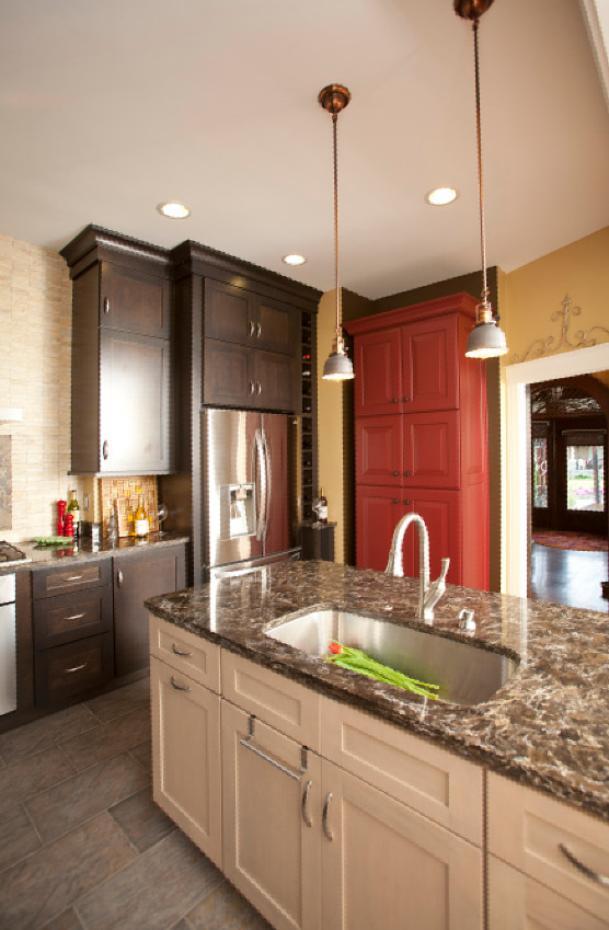 Inspiration for a transitional home design remodel in Cincinnati