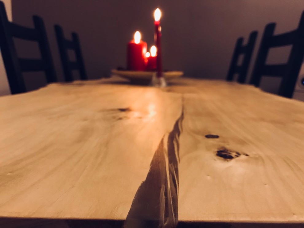 Стол из капового тополя