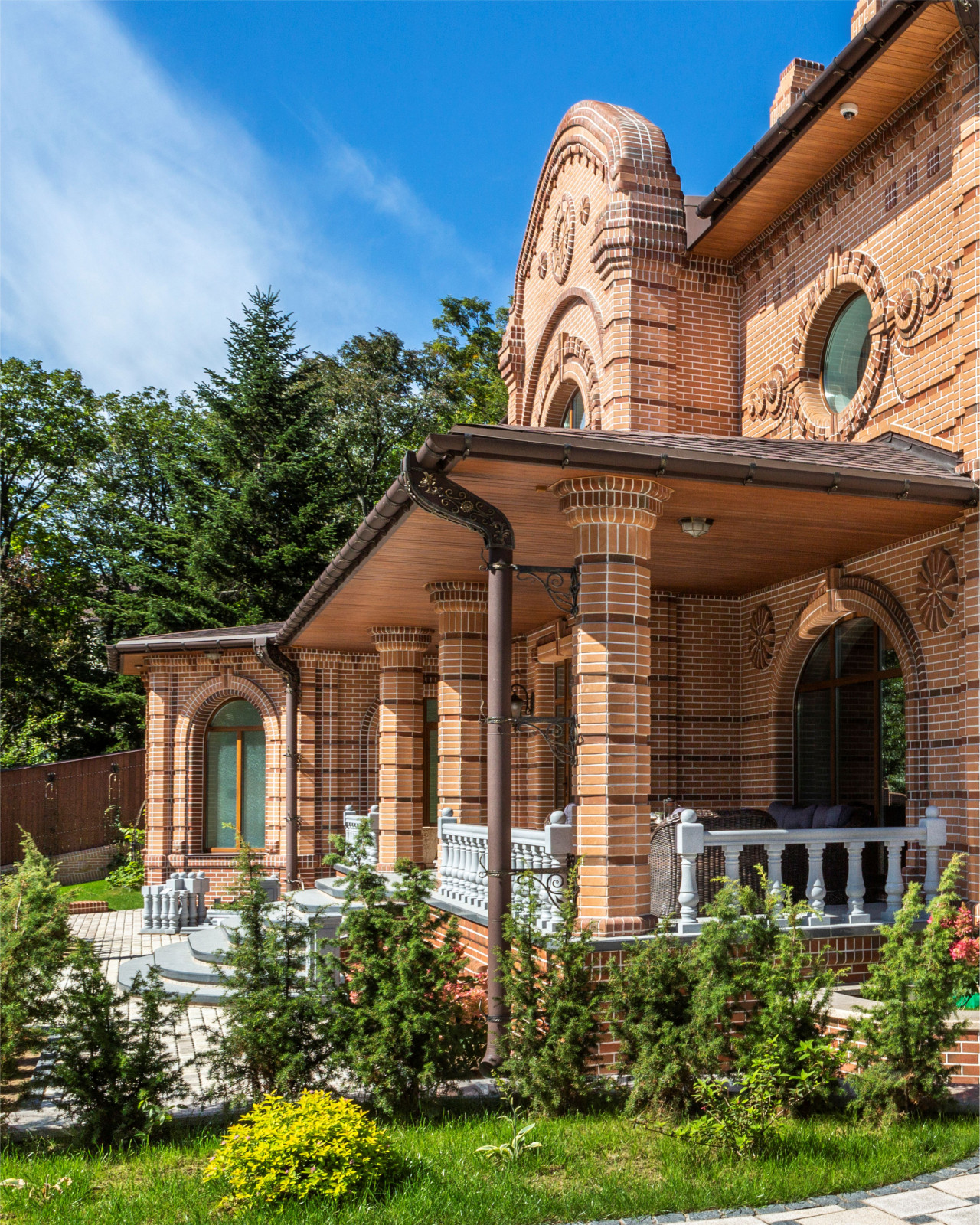 Загородный дом (усадьба) из кирпича