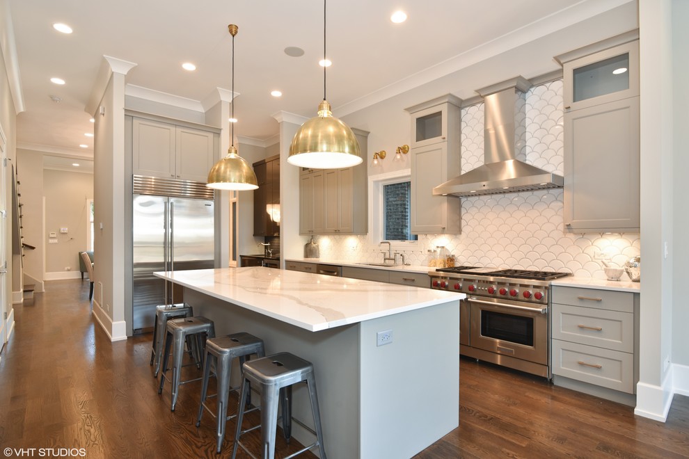 Kitchen - transitional kitchen idea in Chicago