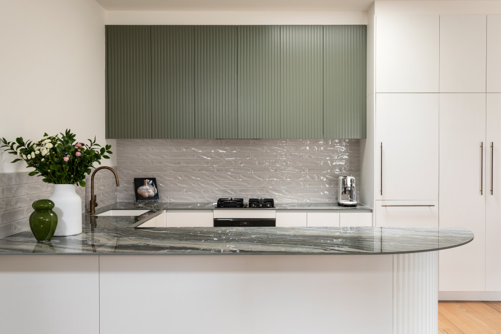 Inspiration for a midcentury kitchen in Melbourne.