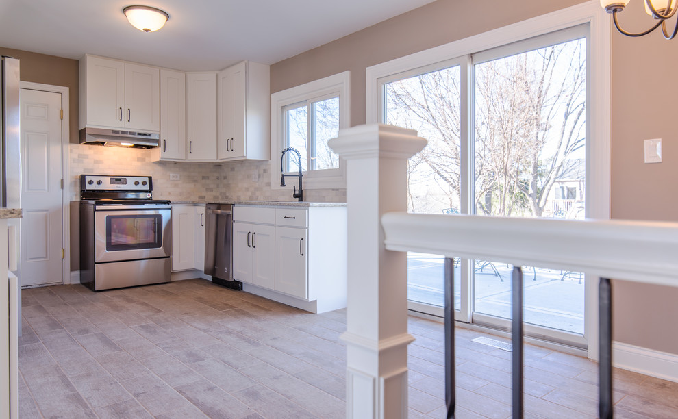 Inspiration for a contemporary kitchen remodel in Chicago