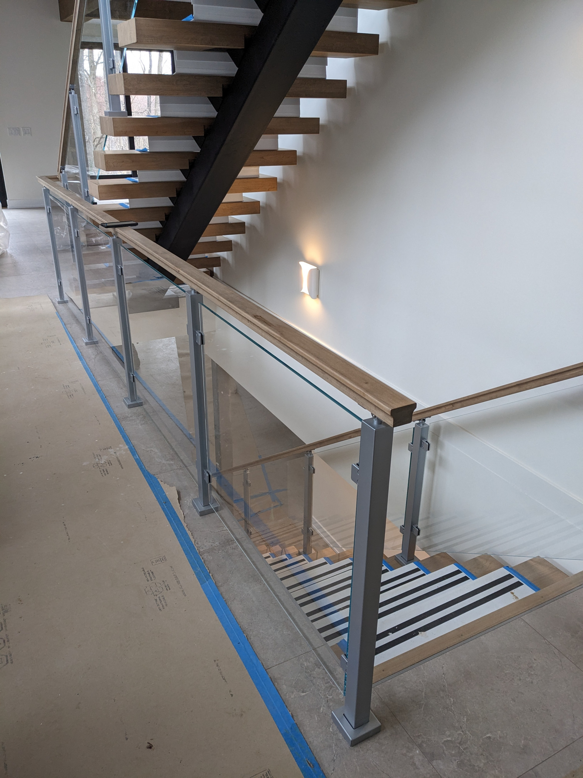 Floating stairs - Mono stringer