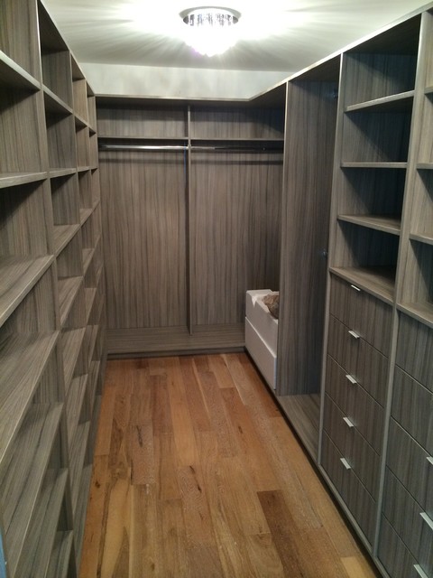 Walk in Closet moderne-opbevaring-og-garderobe