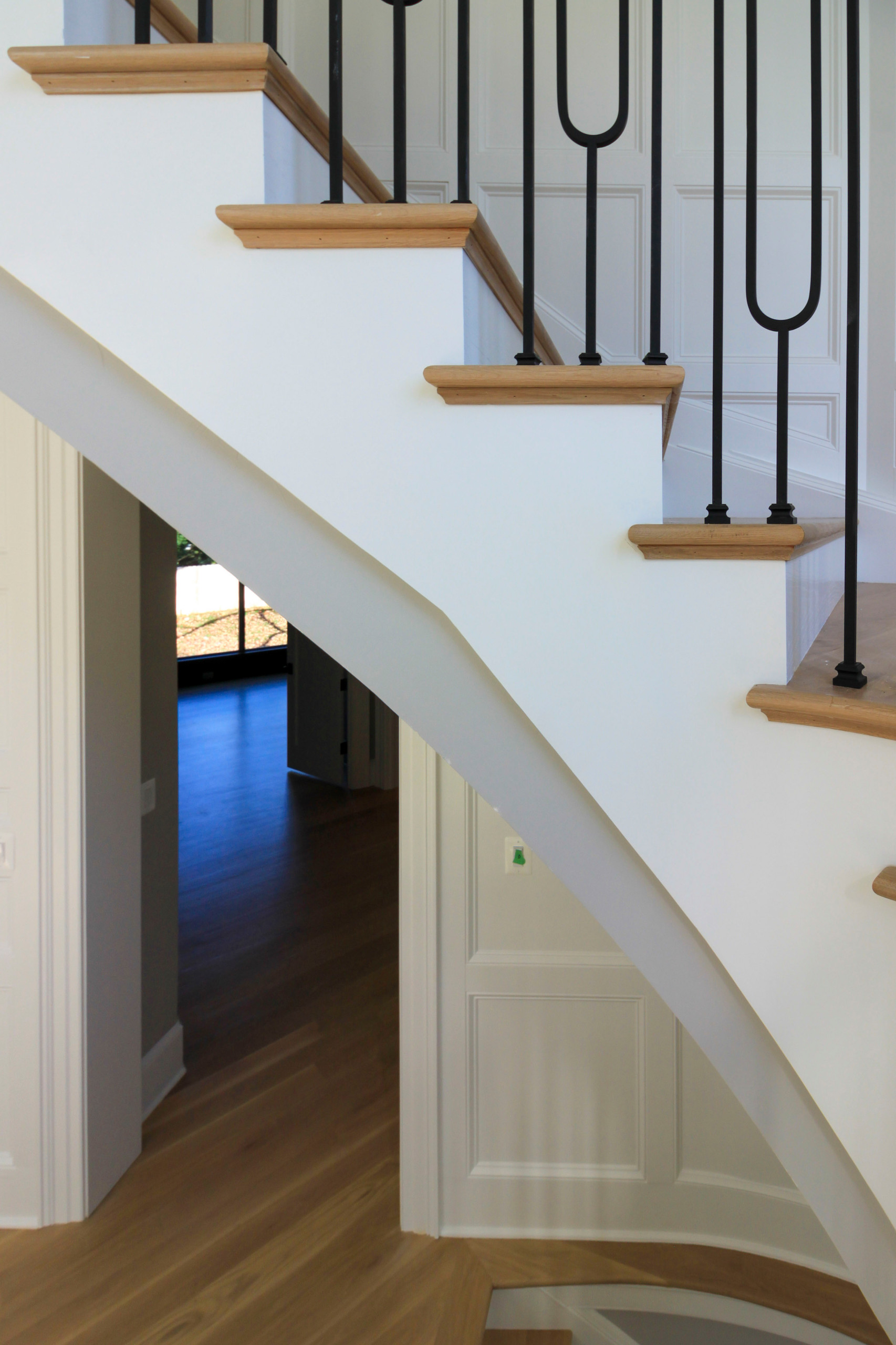 95_Remarkable and elegant floating elliptical staircase, McLean, VA 22101