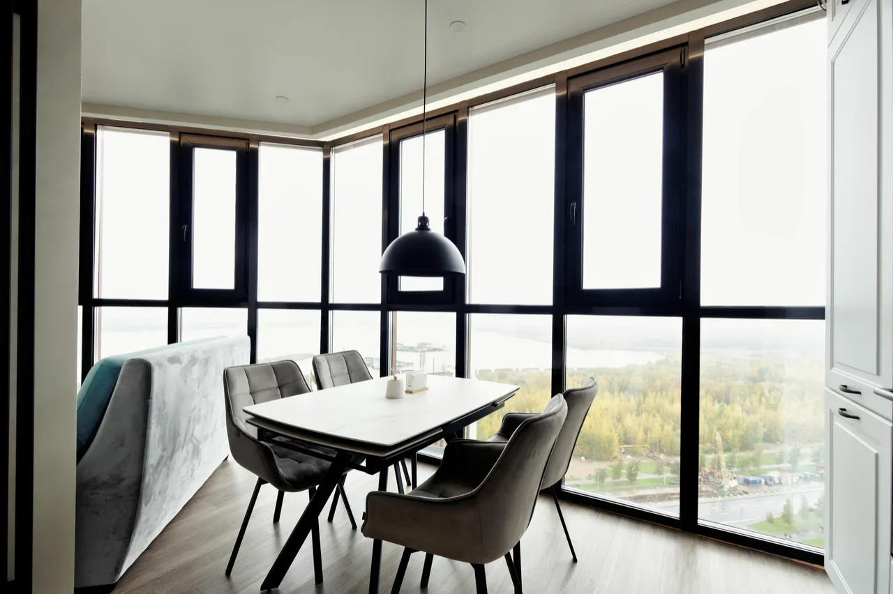 Двухуровневая квартира с видом на озеро Лахта