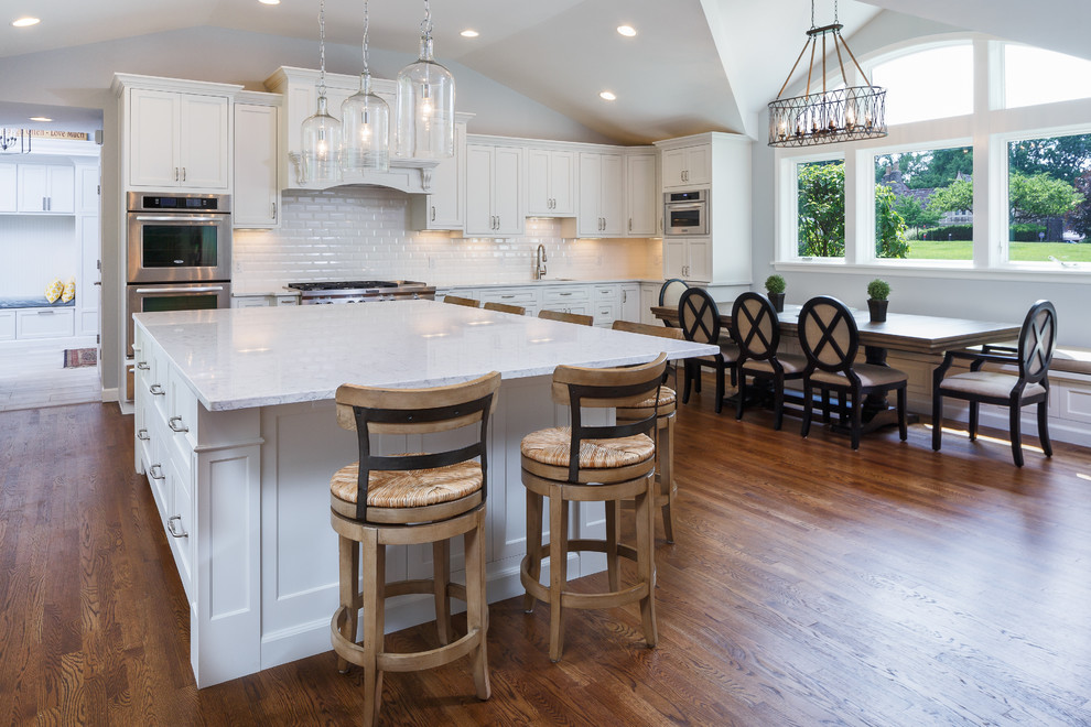 Design ideas for a classic kitchen in Dallas.