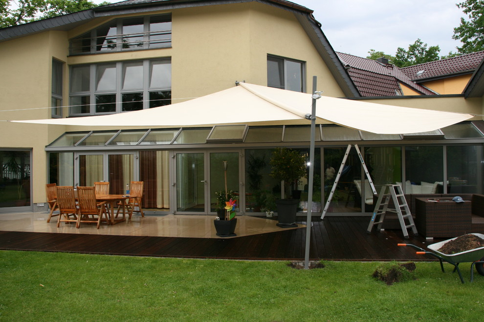 Klassische Terrasse mit Markisen in Berlin
