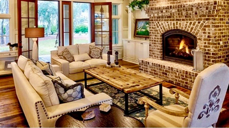 Transitional home design photo in Chicago