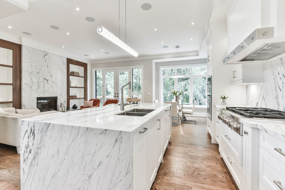 Inspiration for a transitional kitchen remodel in Toronto