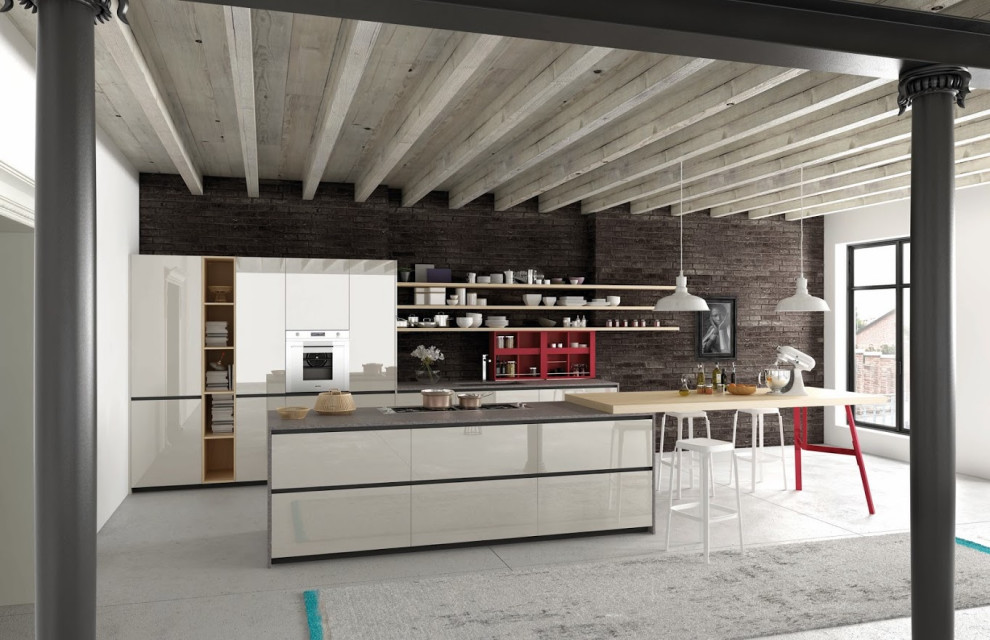 Foto på ett mellanstort rustikt grå linjärt kök och matrum, med en nedsänkt diskho, släta luckor, grå skåp, bänkskiva i koppar, vitt stänkskydd, stänkskydd i stenkakel, integrerade vitvaror, ljust trägolv, en köksö och brunt golv